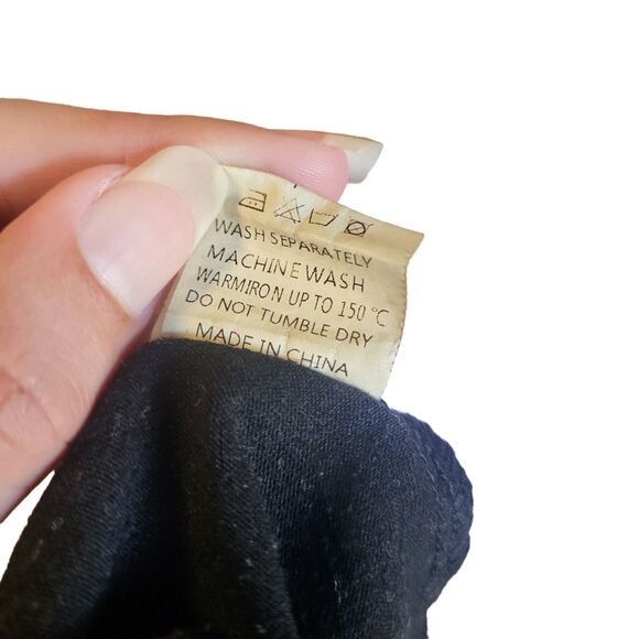 Unbranded v-neck black short puff sleeve top, size m* - Picture 4 of 4